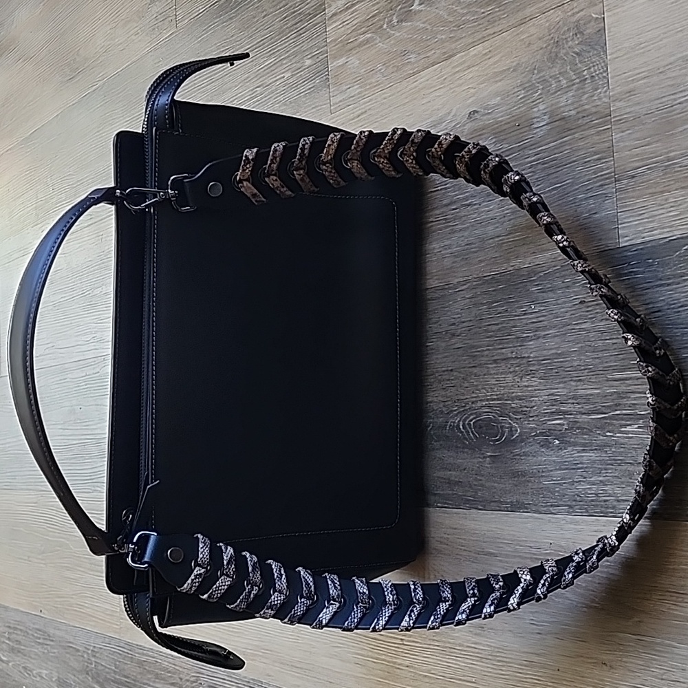 VITTORIA NAPOLI Elegant Black Leather Handbag